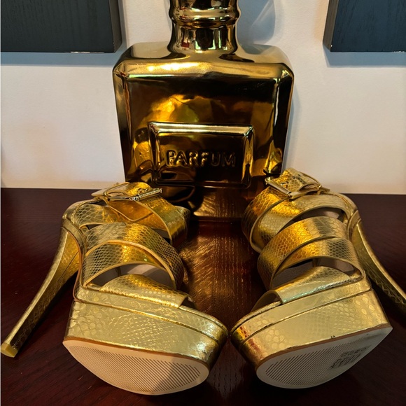 Michael Kors GOLD Platform Sandal - Picture 3 of 16